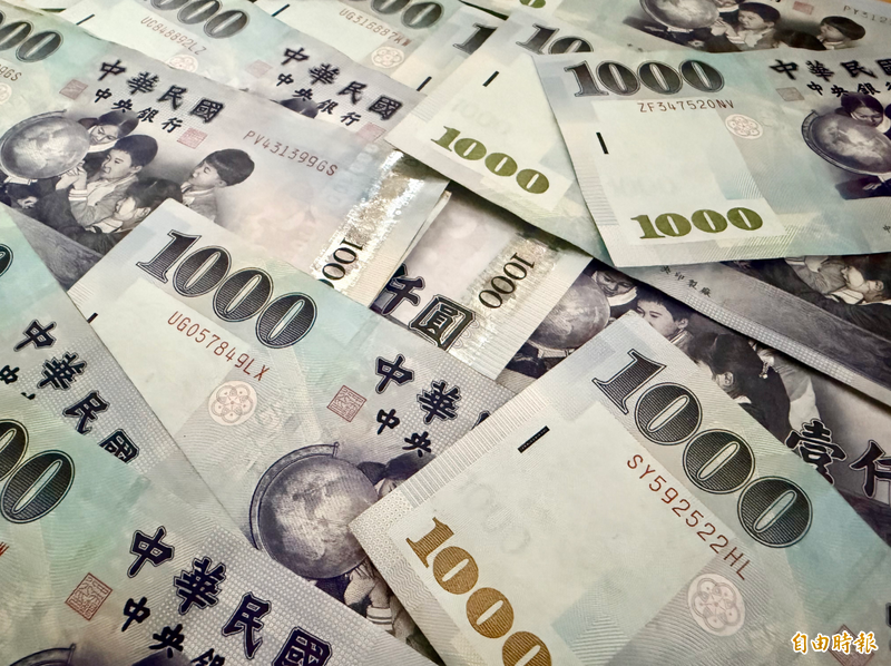 啪!沒了!她離職拿到100萬「3個月全花光」 網全搖頭......