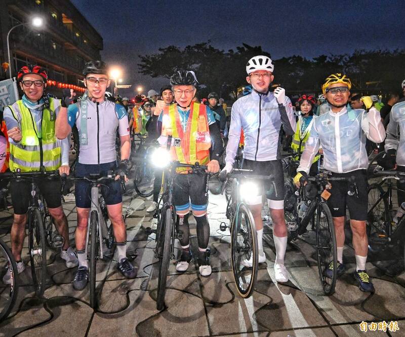 李四川弟捲環保蟑螂案 黃國昌:第三度回應答案不變