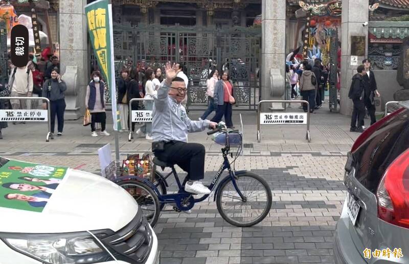 騎腳踏車掃街爭取初選提名拚連任 劉耀仁:一定會比新人更努力