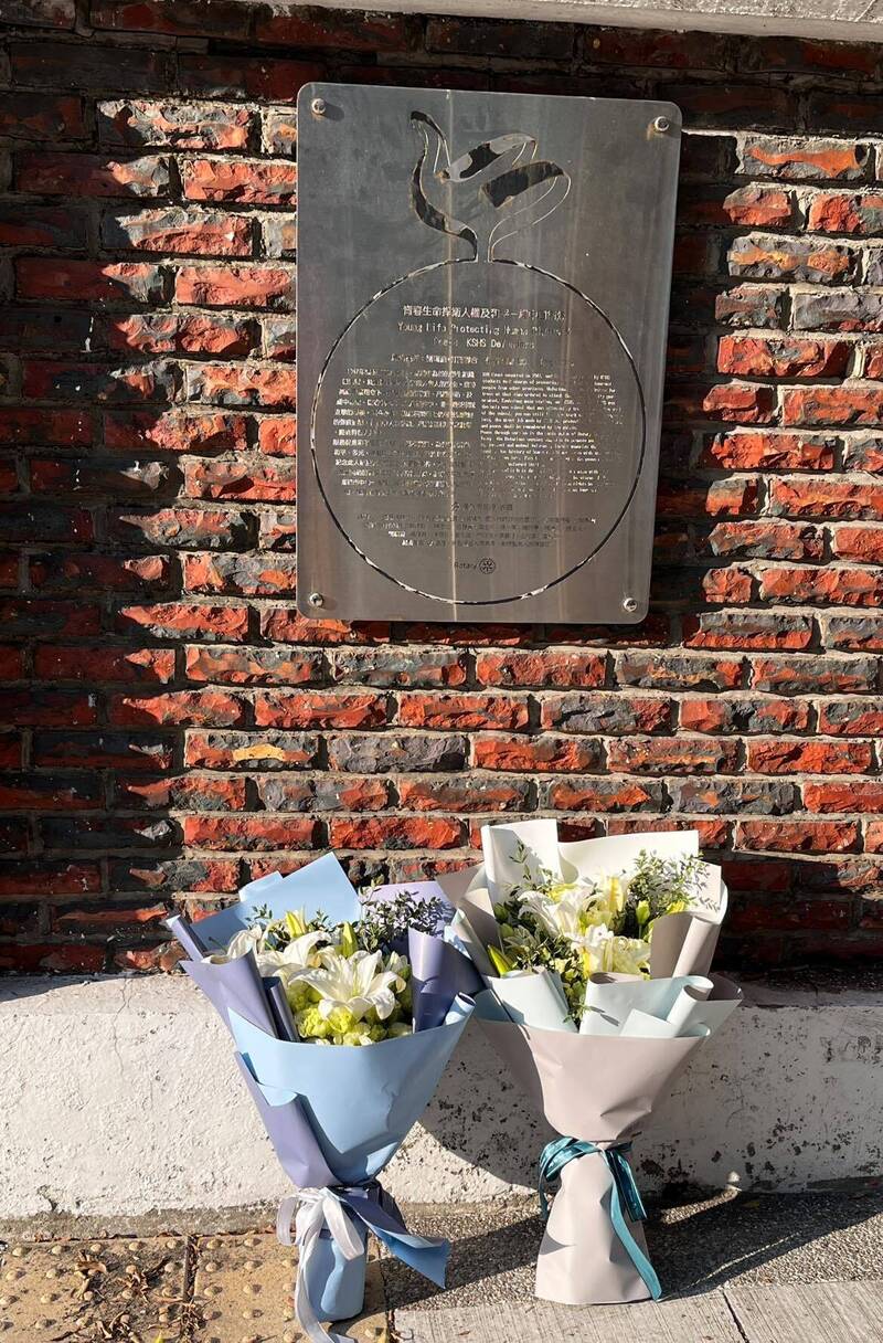 228向雄中自衛隊獻花 莊福泰:自由的校園是前人生命換來