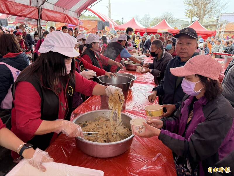 湖口行春宴再現百年傳統 花車遶庄、萬人食福