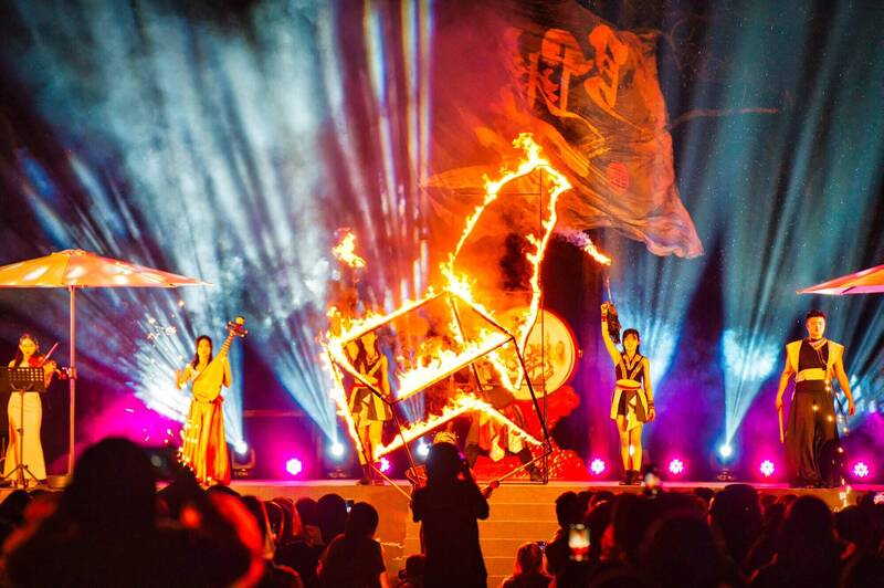左鎮燈會國際火舞秀 「即將成真」赤焰弦音聯演湧入3千多人