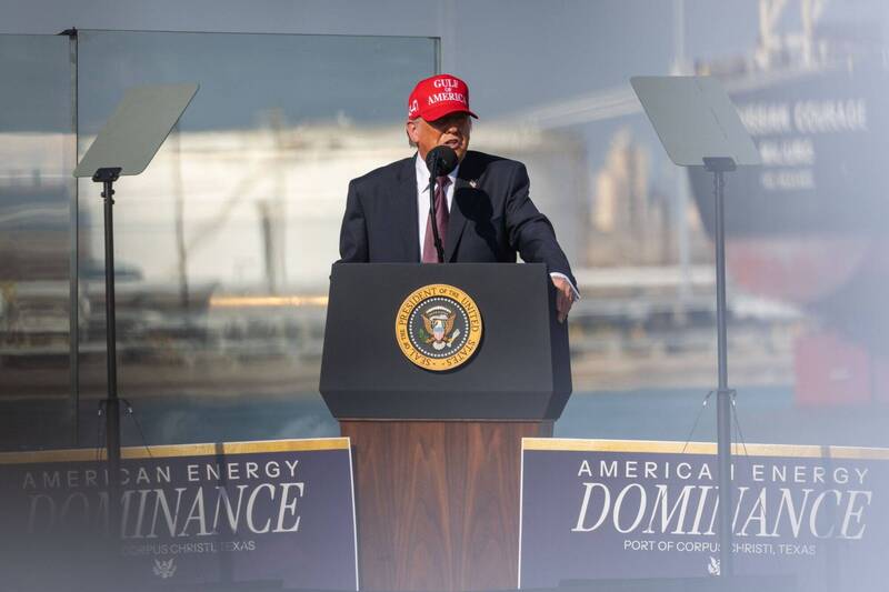 柯林頓否認涉艾普斯坦案 民主黨反擊要求傳喚川普