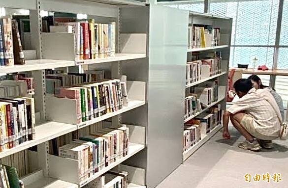 台中市圖耗資5億「月月有新書」 民眾挑戰10本書嗨喊慶生