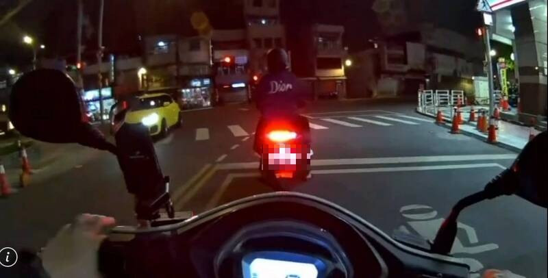 聚餐執意酒駕警察眼前肇逃 爛醉男土城自撞路樹骨折法辦