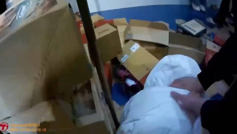 逛大葉高島屋以為被嘲笑 男怒毆2櫃姐遭正義哥壓制