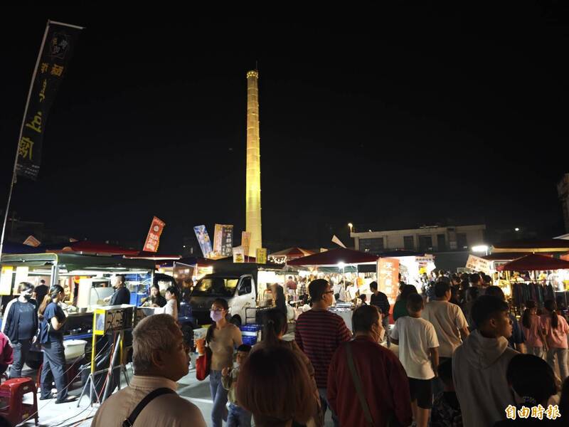 天氣轉晴攤商聚集 潮州「煙囪」夜市開幕第二天爆人潮