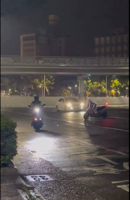 單車一日北高爆違停 民眾黨高雄市黨部道歉