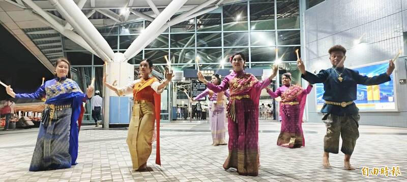 泰國《燭舞》快閃高鐵嘉義站 宣傳台灣燈會新住民燈區