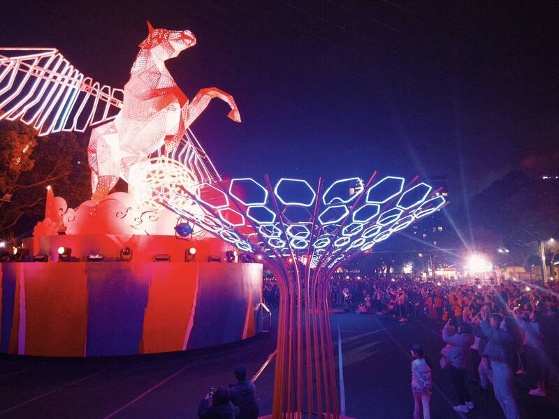 桃園燈會228連假狂吸人潮 開幕5天突破65萬人次