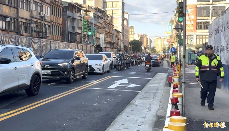 北市木柵路一段捷運施工 車流跨橋回堵至新店