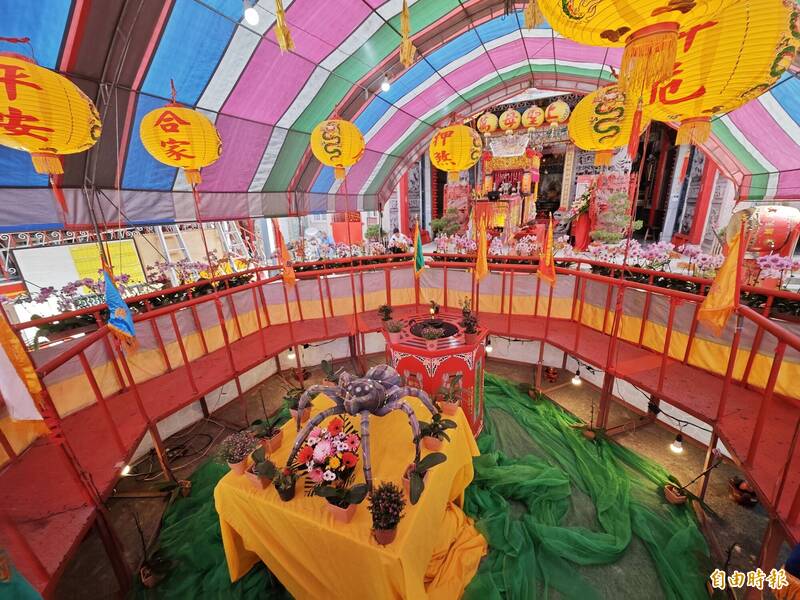 元宵限定 全台罕見掃除「拍咪啊」的八卦平安橋