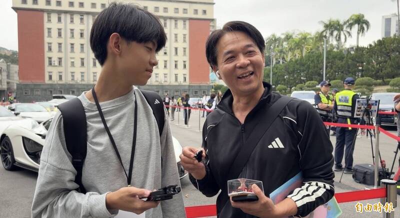 朝聖太子集團「四大神獸」 老爸陪兒北上「小模型對尬真神獸」