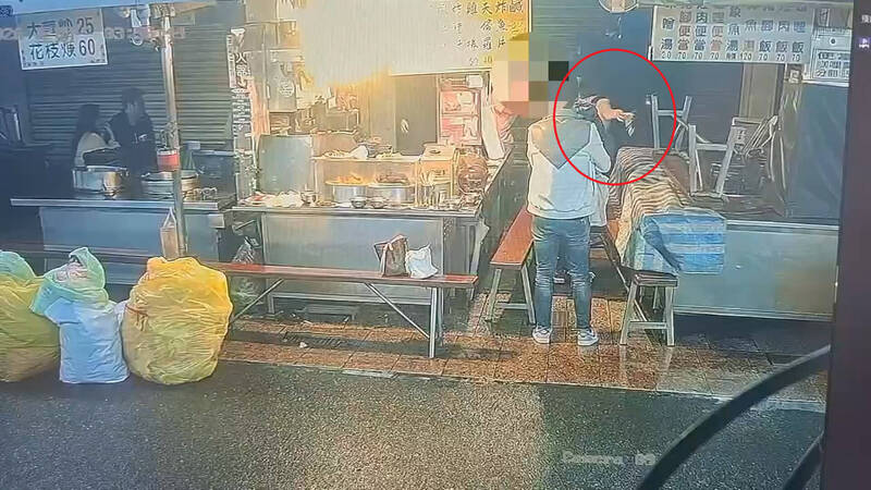 有夠衰! 廟口夜市吃宵夜遭隔壁女子潑粥 怒告公然侮辱