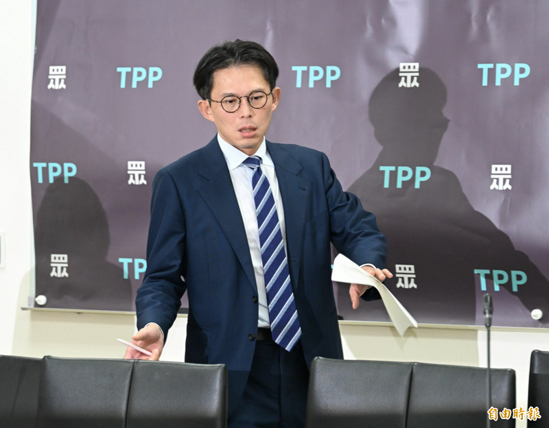 終於要辦了!鬧出「腳尾飯2.0」辯稱示範帶 北檢明傳喚黃國昌!