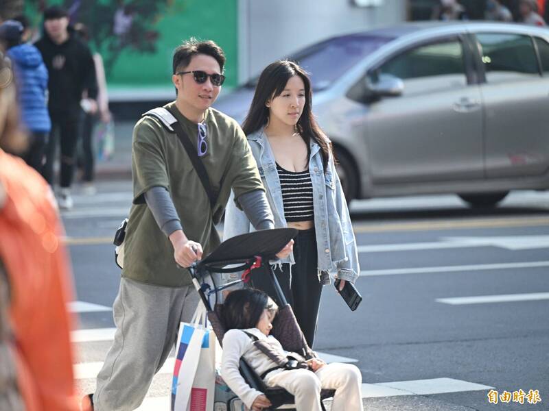 明起雨勢增大轉涼 吳德榮曝本週末「脫離易降雨型態」