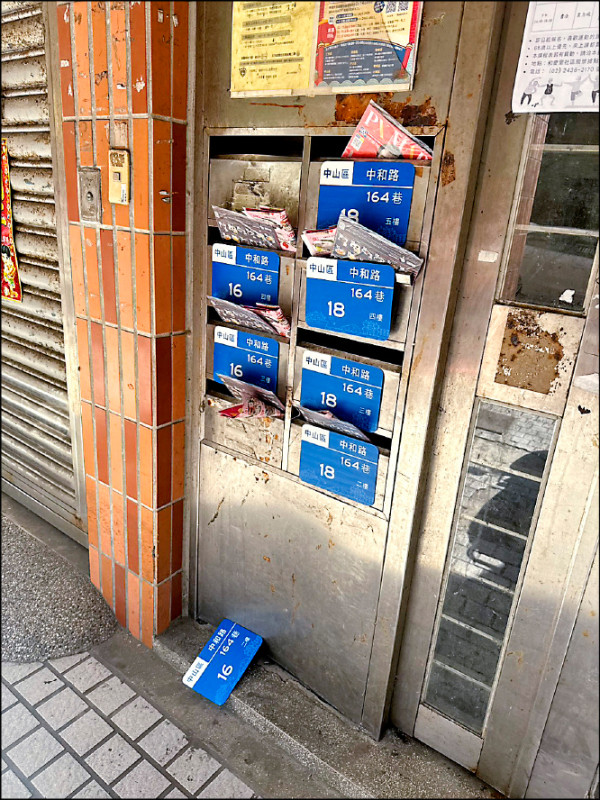 基隆新門牌掉滿地 一個月內提採購缺失報告