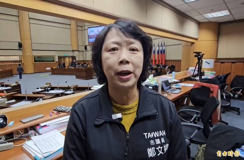 市議員鄭文婷認為警察局不能重重提起輕輕放下。（記者盧賢秀攝）