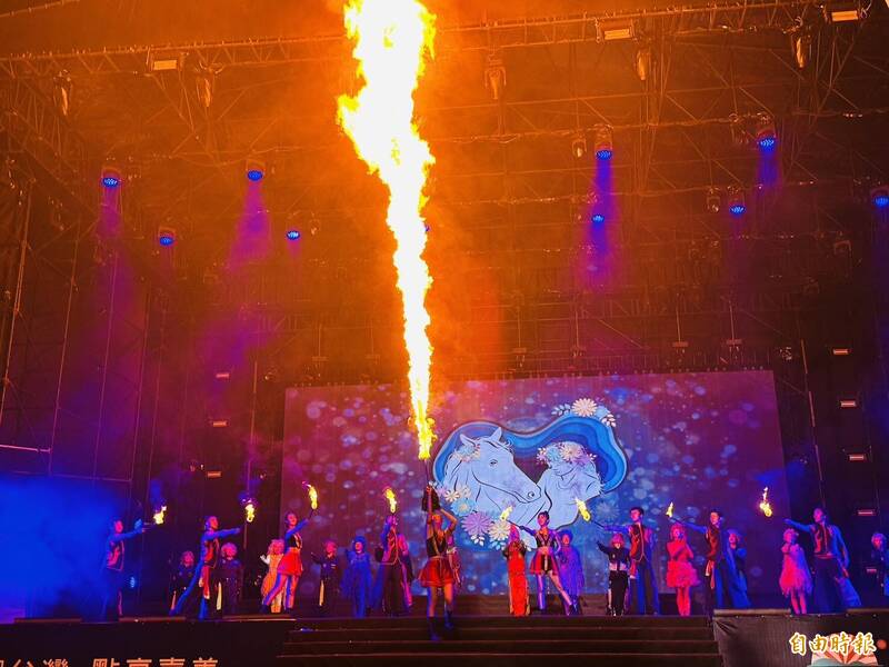 「雨馬」總彩排的火舞演出。（記者蔡宗勳攝）