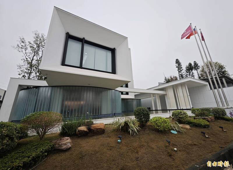 王定宇遭爆奪人小三 醫美集團切割稱執行長的劉女