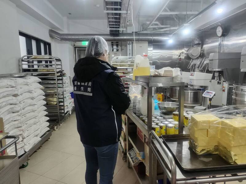宜蘭烘焙名店乳酪餅傳藏塑膠片 衛生局要求下架同批產品