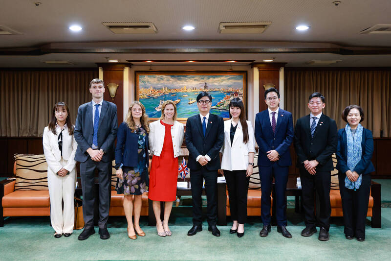 陳其邁市長歡迎英國在台辦事處包瓊郁代表再訪高雄，雙邊就全球情勢、經貿發展。（高市府提供）