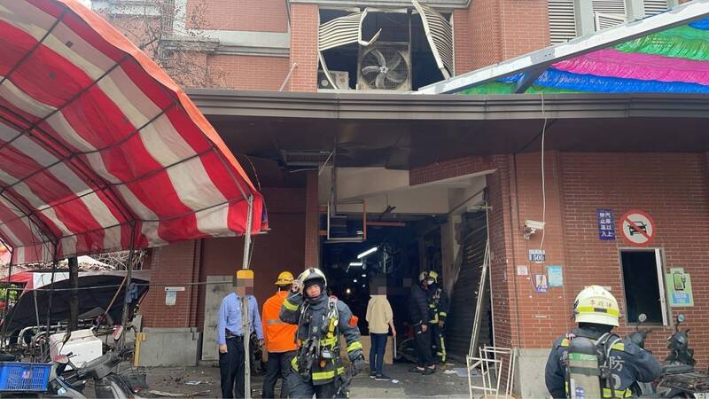 台中建國市場驚天氣爆!16店舖遭殃 2樓天花板塌、2電梯毀損