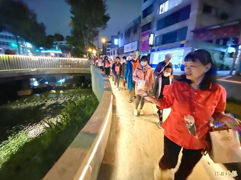 台中舊城點燈度元宵 紅燈籠照綠川水岸