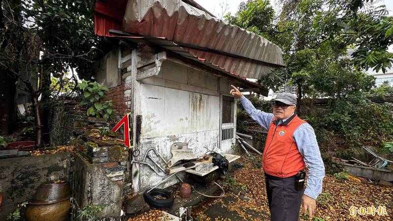 吳忠明手指處為吳志高都閫府早期望高樓所在位置。（記者劉婉君攝）