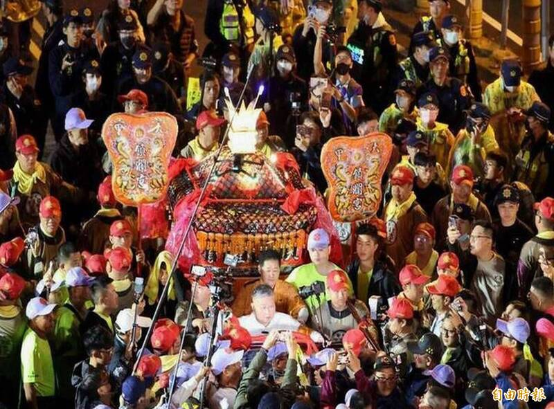 大甲媽與白沙屯媽沿山海線同日進彰化 信徒期待驚喜會師