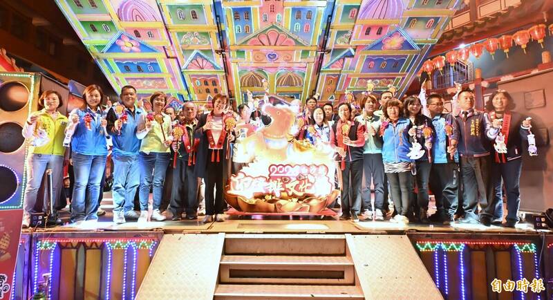 「白沙坑迎燈排」點燈遶境   民俗盛會照亮花壇夜空