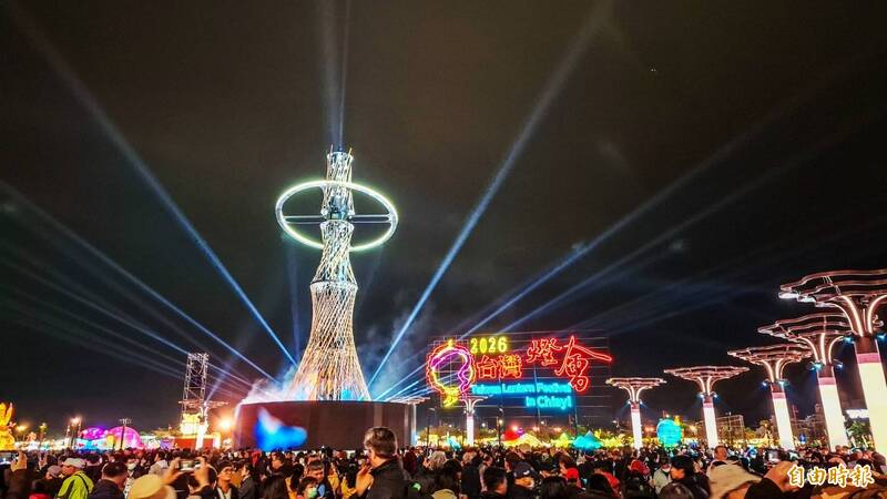 主燈「光沐-世界的阿里山」。（記者林宜樟攝）