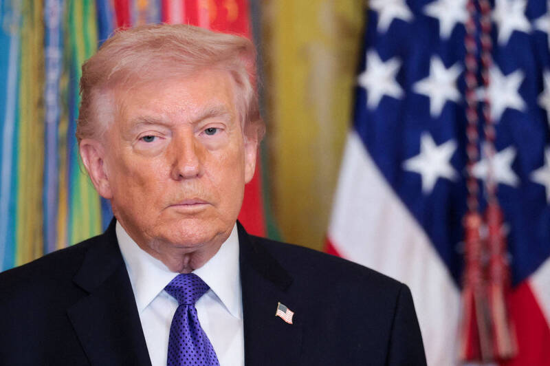 伊朗領導層、海空軍團滅才想談 川普直言:太晚了!