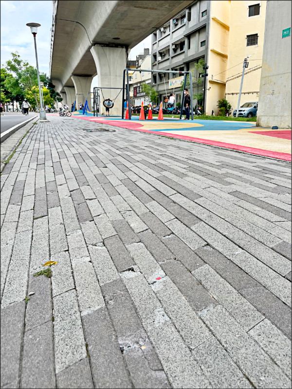 使用頻率高 台中「綠空廊道」設施破損
