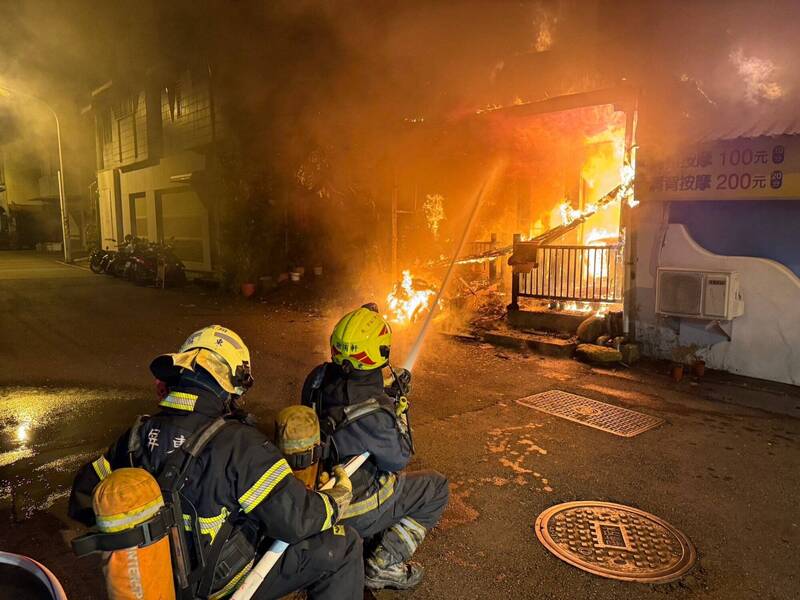 屏東市民享路一間刺青店2023年10月27日凌晨發生大火，黃姓夫婦睡夢中驚醒，逃避不及傷重死亡。（資料照）