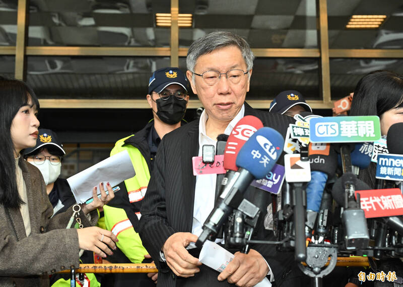 柯文哲稱自己夠乾淨「不要每天搞黃國昌」 粉專酸「貪污還大小聲」