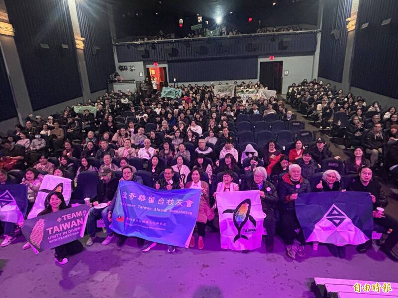 觀眾在《大濛》開拍前大合照。（張伶銖攝）