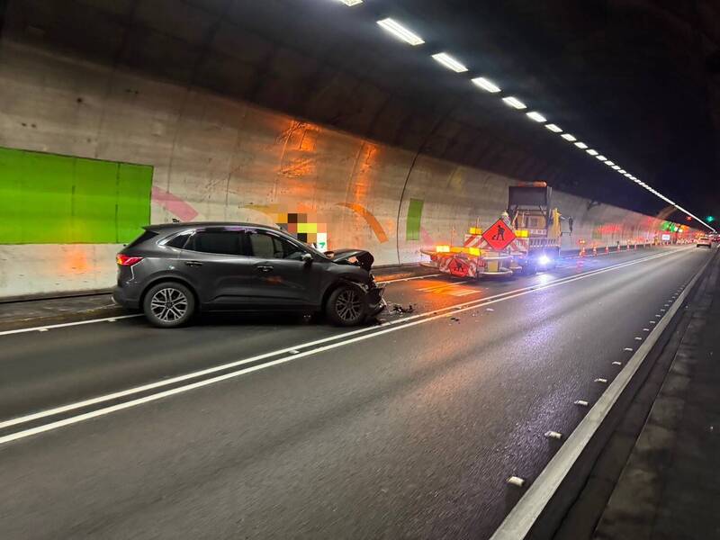 輔助駕駛又惹禍！國5雪隧深夜緩撞車遭撞 損失破百萬恐向肇事者求償