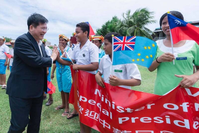 林佳龍率團訪問太平洋友邦吐瓦魯 參訪台吐智慧醫療與農業合作成果