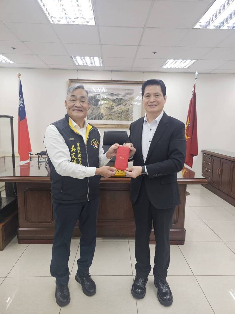 力挺北市警局除暴安良 建設公司董座、警友會接力捐贈慰問金