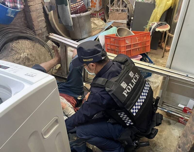楠西地震鋁梯傾倒被壓18小時 里長報警助86歲翁脫困