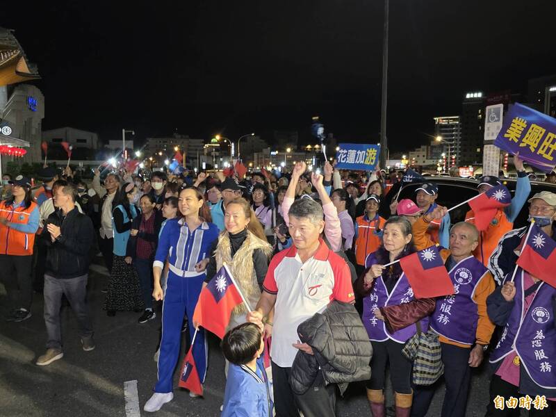 游淑貞獲徵召參選縣長返花 「動員」千人擠爆火車站 站務人員說話了