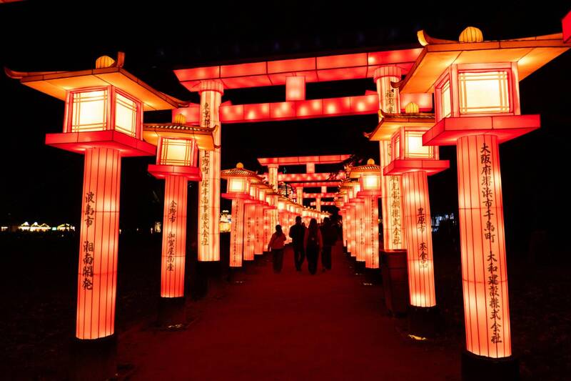 夜光相撲亮巴黎 2000盞燈籠帶法國人神遊日本