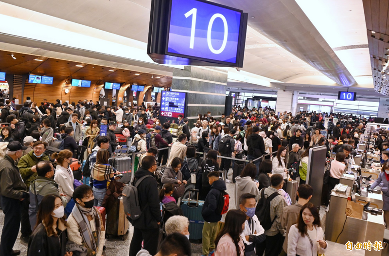 行李箱被摔壞地勤喊不賠!他「1動作」竟成功拿到全新品