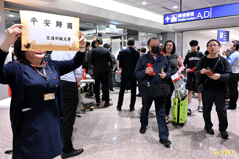 回家了!駐杜拜辦事處助國人撤往阿曼搭機返台 5日前需填表