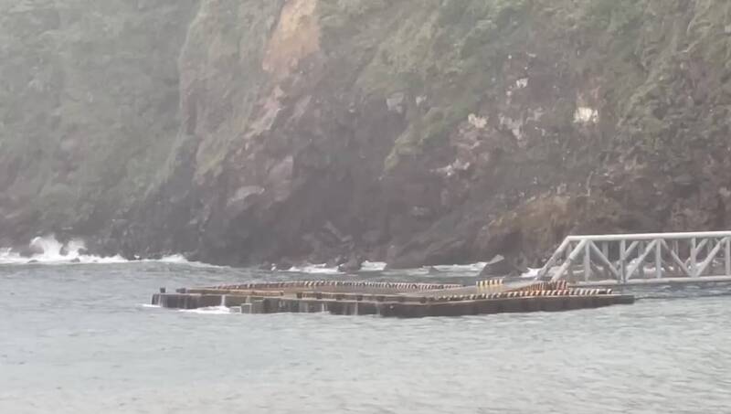 龜山島海域長湧浪 今天封島1天