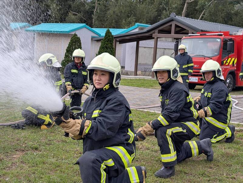 桃園女義消分隊長 守護清明祭祖安全