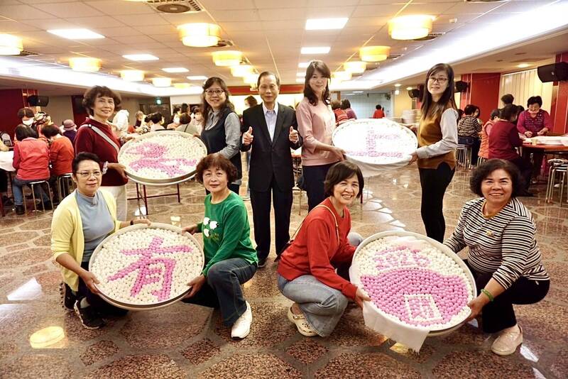 台中萬和宮植斗法會 「馬上有錢」60斗大紅湯圓吸睛