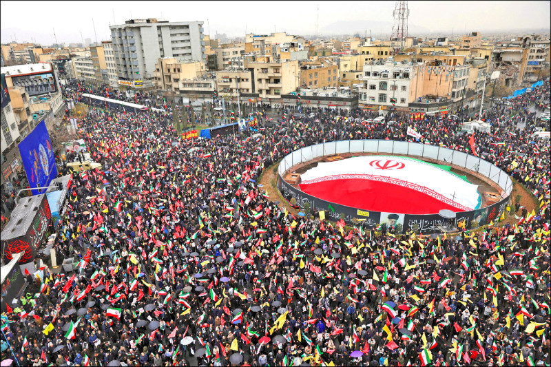 �����׶��º���13�վ�����Ԯ����˹̹�˵�ʥ����ʾ��������������ͳ���ⳤ����߹��Ұ�ȫίԱ���׳����ڵ�����ͷ�������Ͻֲ������У�˿����������������ն����в�� ��·͸��