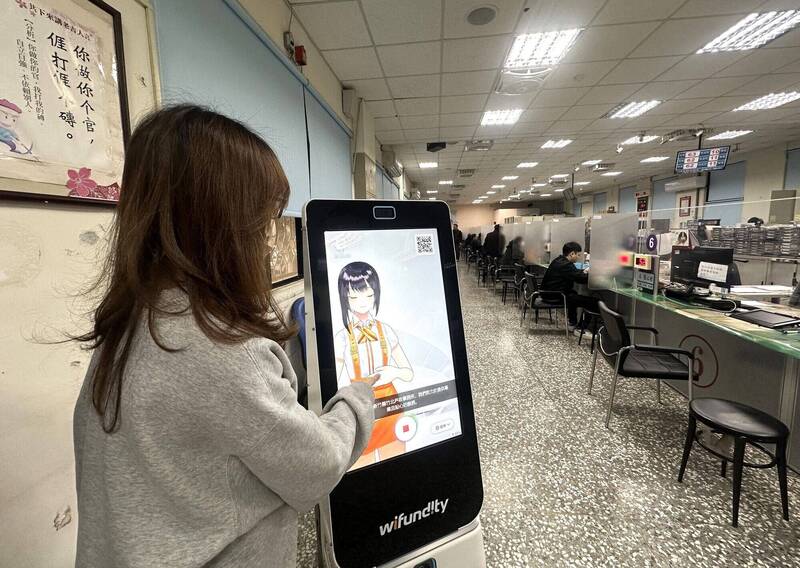 竹縣府智慧城市展秀AI治理 戶政機器人、多語服務亮相